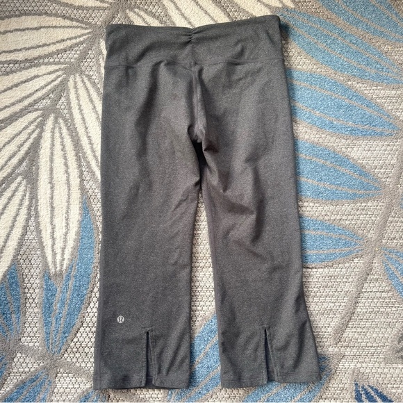 Lululemon Women’s Gray Gather & Crow Slit Hem Crop Capri Pants Size 8 Inseam 20” - Picture 2 of 7